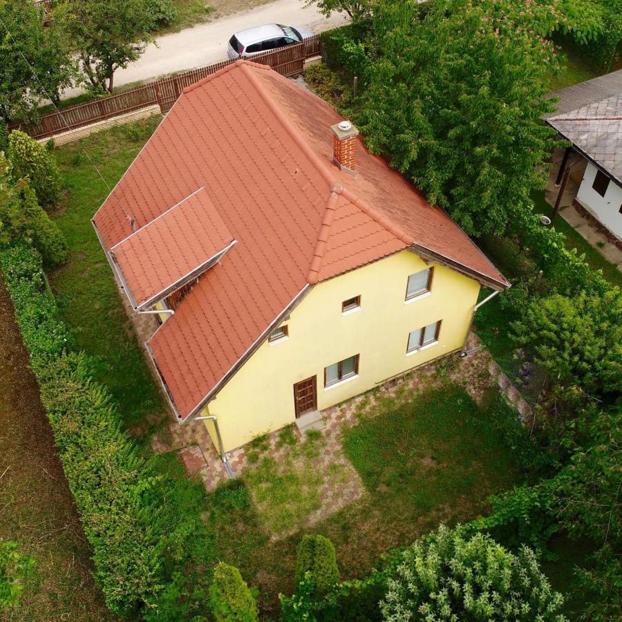 David Apartman Gardony Exterior photo